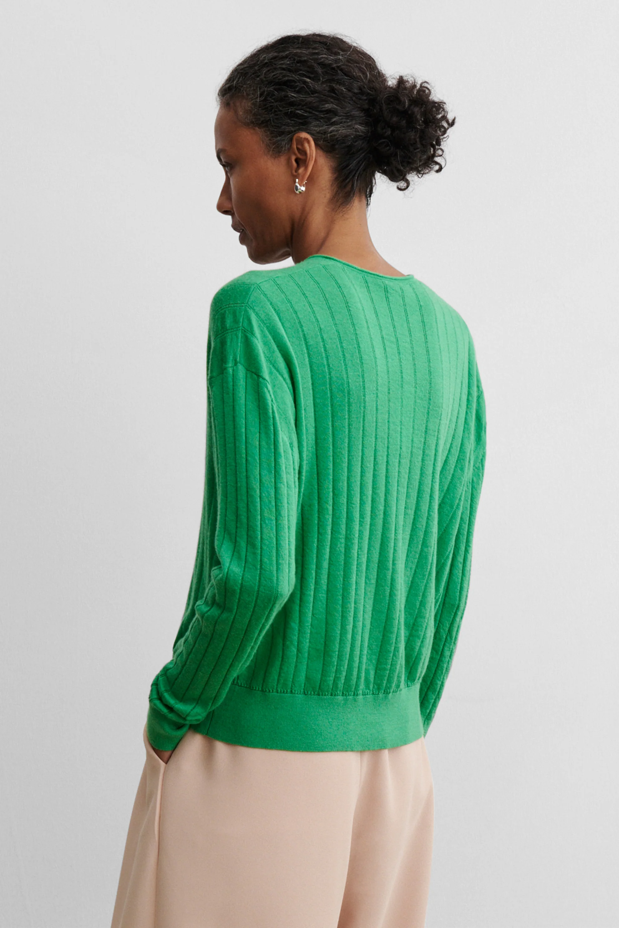 Marion V-Neck - Image 30