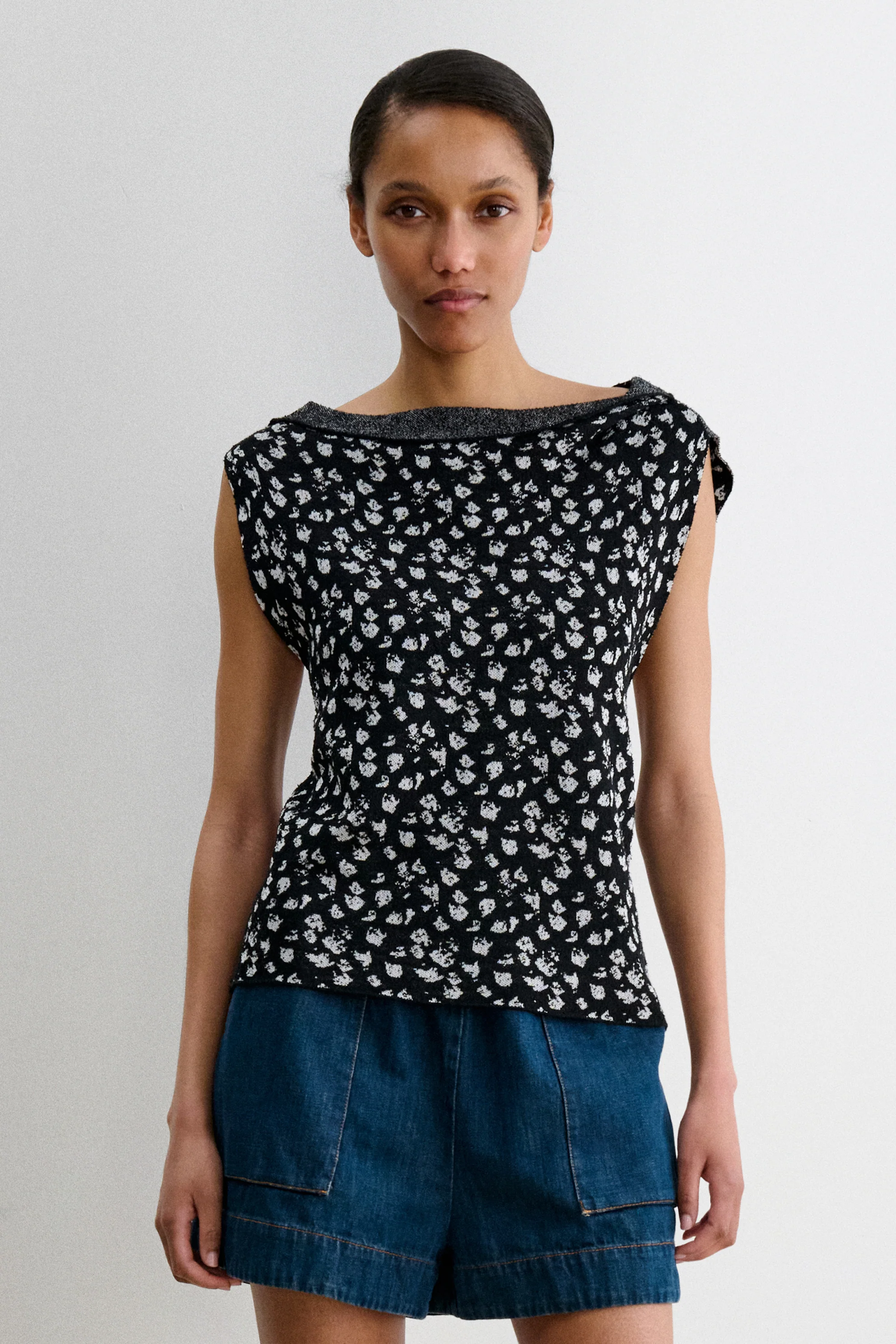 Svelte Top - Image 2